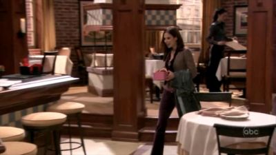 FREDDIE_-_E1X05_THE_WAR_OF_THE_ROSE_283.jpg