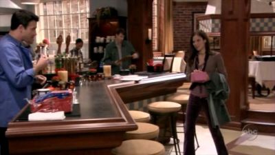 FREDDIE_-_E1X05_THE_WAR_OF_THE_ROSE_290.jpg
