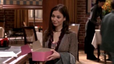 FREDDIE_-_E1X05_THE_WAR_OF_THE_ROSE_301.jpg