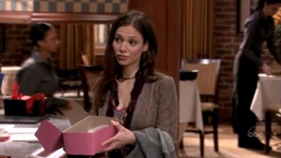 FREDDIE_-_E1X05_THE_WAR_OF_THE_ROSE_306.jpg