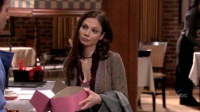 FREDDIE_-_E1X05_THE_WAR_OF_THE_ROSE_309.jpg