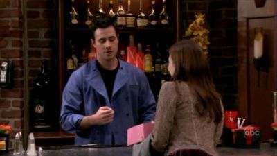 FREDDIE_-_E1X05_THE_WAR_OF_THE_ROSE_314.jpg