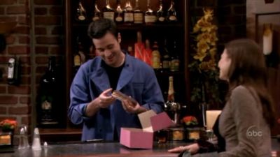 FREDDIE_-_E1X05_THE_WAR_OF_THE_ROSE_318.jpg