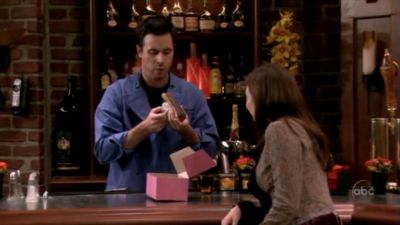 FREDDIE_-_E1X05_THE_WAR_OF_THE_ROSE_320.jpg