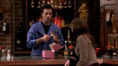 FREDDIE_-_E1X05_THE_WAR_OF_THE_ROSE_322.jpg