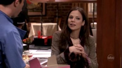 FREDDIE_-_E1X05_THE_WAR_OF_THE_ROSE_334.jpg