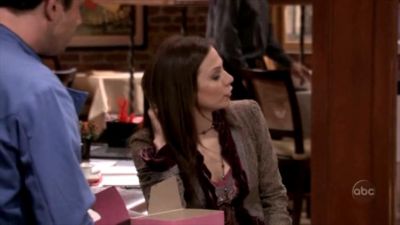 FREDDIE_-_E1X05_THE_WAR_OF_THE_ROSE_342.jpg