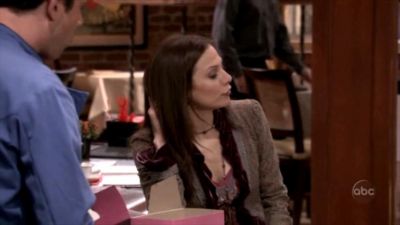 FREDDIE_-_E1X05_THE_WAR_OF_THE_ROSE_343.jpg