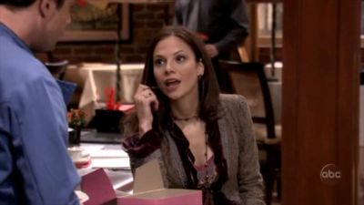 FREDDIE_-_E1X05_THE_WAR_OF_THE_ROSE_352.jpg