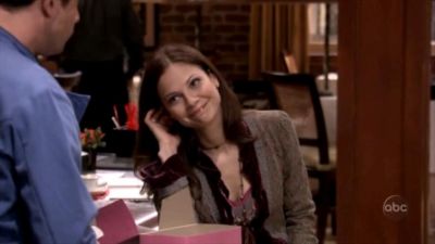 FREDDIE_-_E1X05_THE_WAR_OF_THE_ROSE_361.jpg