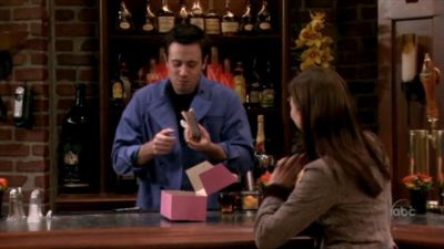 FREDDIE_-_E1X05_THE_WAR_OF_THE_ROSE_368.jpg