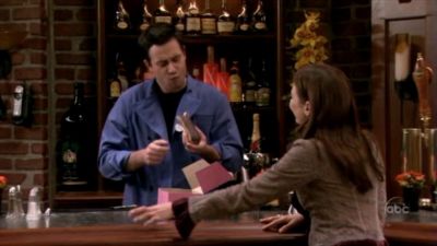 FREDDIE_-_E1X05_THE_WAR_OF_THE_ROSE_369.jpg