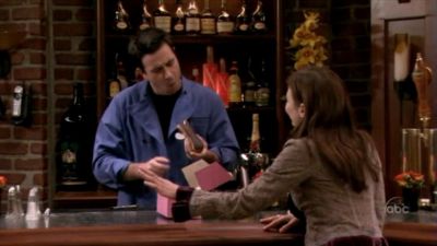 FREDDIE_-_E1X05_THE_WAR_OF_THE_ROSE_370.jpg