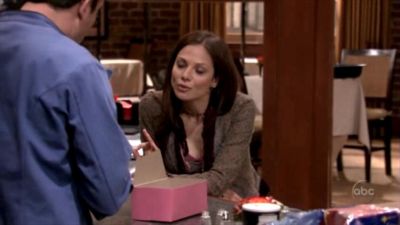 FREDDIE_-_E1X05_THE_WAR_OF_THE_ROSE_376.jpg