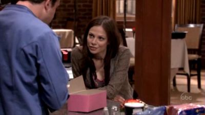 FREDDIE_-_E1X05_THE_WAR_OF_THE_ROSE_381.jpg