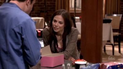 FREDDIE_-_E1X05_THE_WAR_OF_THE_ROSE_382.jpg