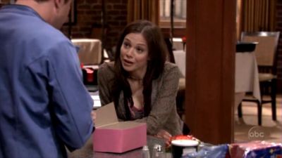 FREDDIE_-_E1X05_THE_WAR_OF_THE_ROSE_384.jpg