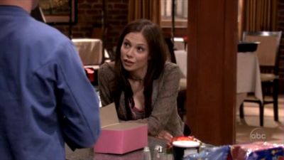 FREDDIE_-_E1X05_THE_WAR_OF_THE_ROSE_388.jpg