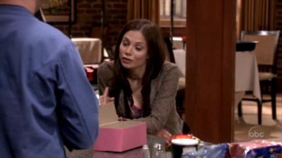 FREDDIE_-_E1X05_THE_WAR_OF_THE_ROSE_389.jpg