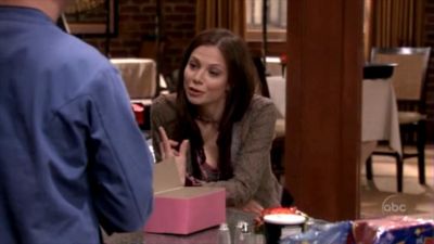 FREDDIE_-_E1X05_THE_WAR_OF_THE_ROSE_390.jpg