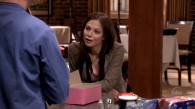 FREDDIE_-_E1X05_THE_WAR_OF_THE_ROSE_391.jpg