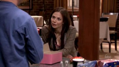 FREDDIE_-_E1X05_THE_WAR_OF_THE_ROSE_394.jpg
