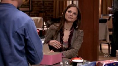 FREDDIE_-_E1X05_THE_WAR_OF_THE_ROSE_402.jpg