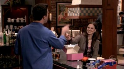 FREDDIE_-_E1X05_THE_WAR_OF_THE_ROSE_408.jpg