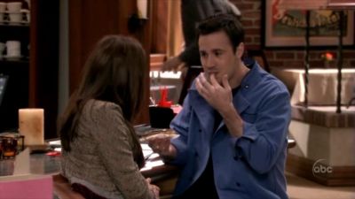 FREDDIE_-_E1X05_THE_WAR_OF_THE_ROSE_455.jpg
