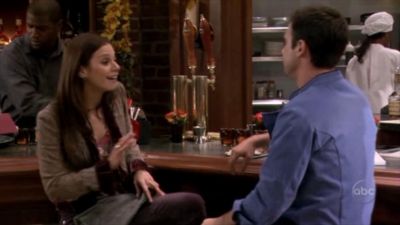 FREDDIE_-_E1X05_THE_WAR_OF_THE_ROSE_461.jpg