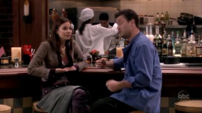 FREDDIE_-_E1X05_THE_WAR_OF_THE_ROSE_488.jpg