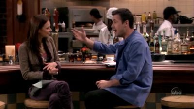 FREDDIE_-_E1X05_THE_WAR_OF_THE_ROSE_495.jpg