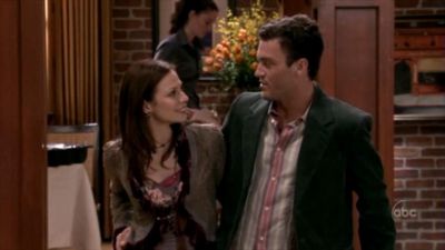 FREDDIE_-_E1X05_THE_WAR_OF_THE_ROSE_548.jpg