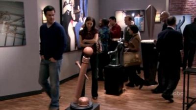 FREDDIE_-_E1X05_THE_WAR_OF_THE_ROSE_594.jpg