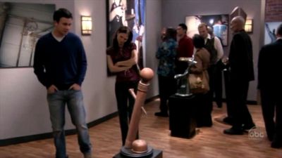 FREDDIE_-_E1X05_THE_WAR_OF_THE_ROSE_595.jpg