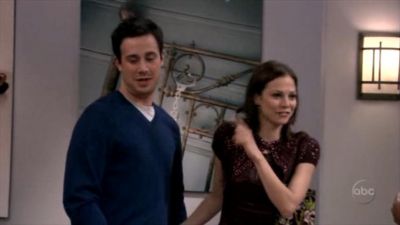 FREDDIE_-_E1X05_THE_WAR_OF_THE_ROSE_607.jpg