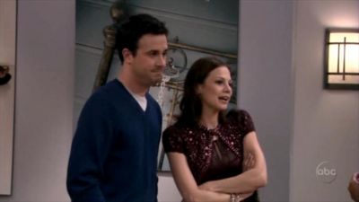 FREDDIE_-_E1X05_THE_WAR_OF_THE_ROSE_617.jpg