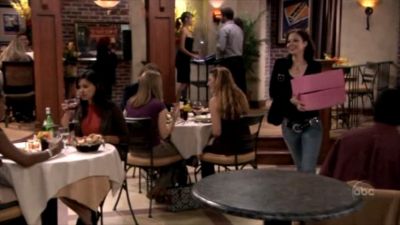 FREDDIE_-_E1X06_THE_ITALIAN_JOB_003.jpg