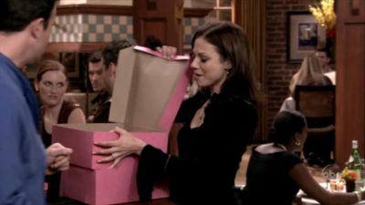 FREDDIE_-_E1X06_THE_ITALIAN_JOB_028.jpg