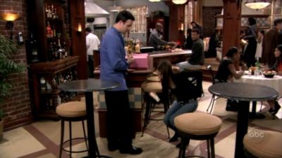 FREDDIE_-_E1X06_THE_ITALIAN_JOB_088.jpg