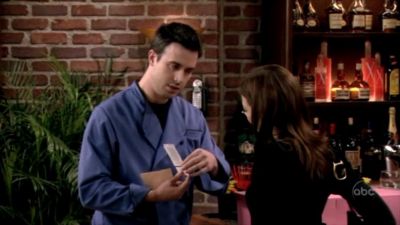 FREDDIE_-_E1X06_THE_ITALIAN_JOB_105.jpg