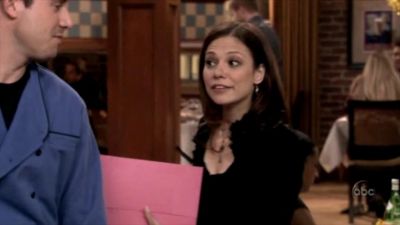 FREDDIE_-_E1X06_THE_ITALIAN_JOB_159.jpg