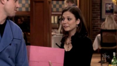 FREDDIE_-_E1X06_THE_ITALIAN_JOB_161.jpg