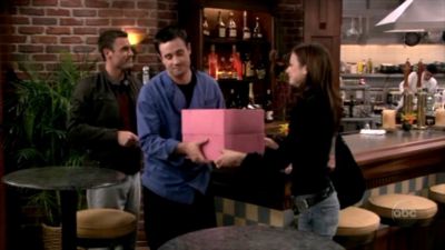 FREDDIE_-_E1X06_THE_ITALIAN_JOB_167.jpg
