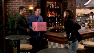 FREDDIE_-_E1X06_THE_ITALIAN_JOB_171.jpg