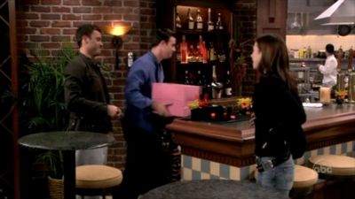 FREDDIE_-_E1X06_THE_ITALIAN_JOB_172.jpg