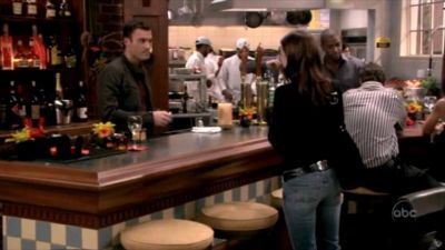 FREDDIE_-_E1X06_THE_ITALIAN_JOB_177.jpg