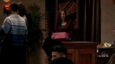 FREDDIE_-_E1X13_THE_TWO_THAT_GOT_AWAY_006.jpg