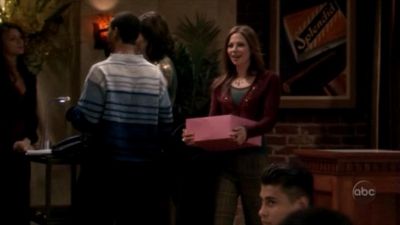 FREDDIE_-_E1X13_THE_TWO_THAT_GOT_AWAY_013.jpg