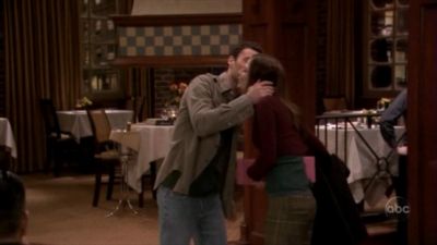 FREDDIE_-_E1X13_THE_TWO_THAT_GOT_AWAY_028.jpg